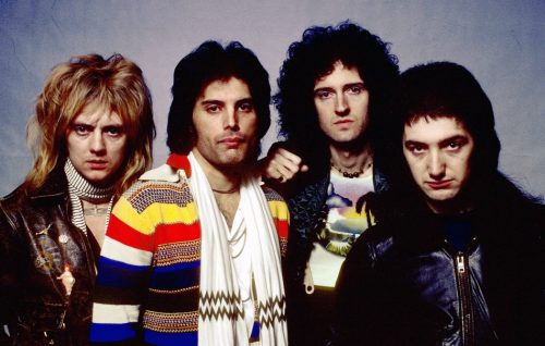 UNITED STATES - circa 1977: NASSAU COLISEUM Photo of QUEEN and Roger TAYLOR and Freddie MERCURY and Brian MAY and John DEACON, Posed studio group portrait L-R Roger Taylor, Freddie Mercury, Brian May and John Deacon (Photo by Richard E. Aaron/Redferns)