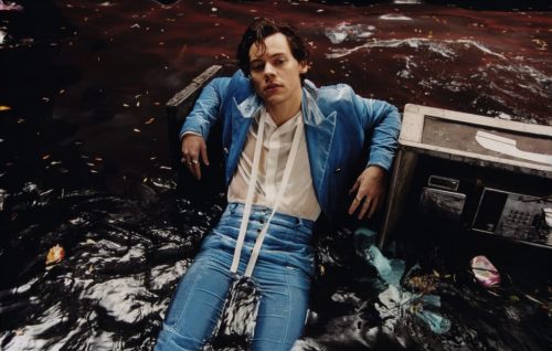 Harry Styles torna in Italia per due date extra.