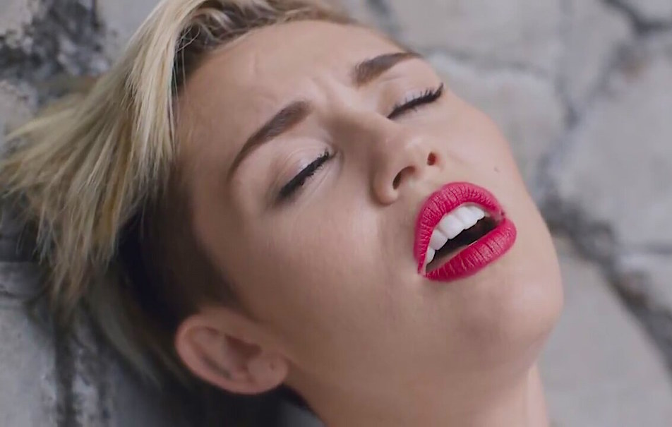 Miley Cyrus: «Nuda per ‘Wrecking Ball’? Il mio peggior incubo»