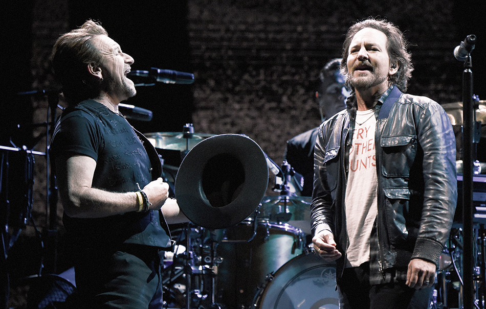 Guarda gli U2 sul palco con Eddie Vedder e i Mumford and Sons