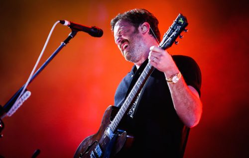 I Kings Of Leon in concerto sul palco dell'Ippodromo di San Siro a Milano.