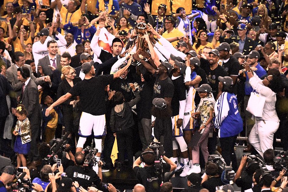 I Golden State Warriors festeggiano la vittoria delle Finals. Foto via Facebook