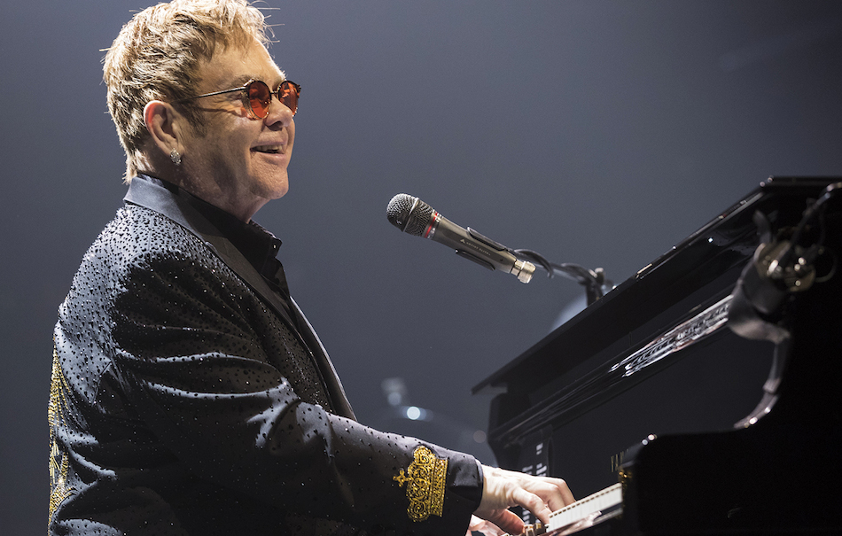 Impeccabile Elton John: il baronetto incanta Mantova