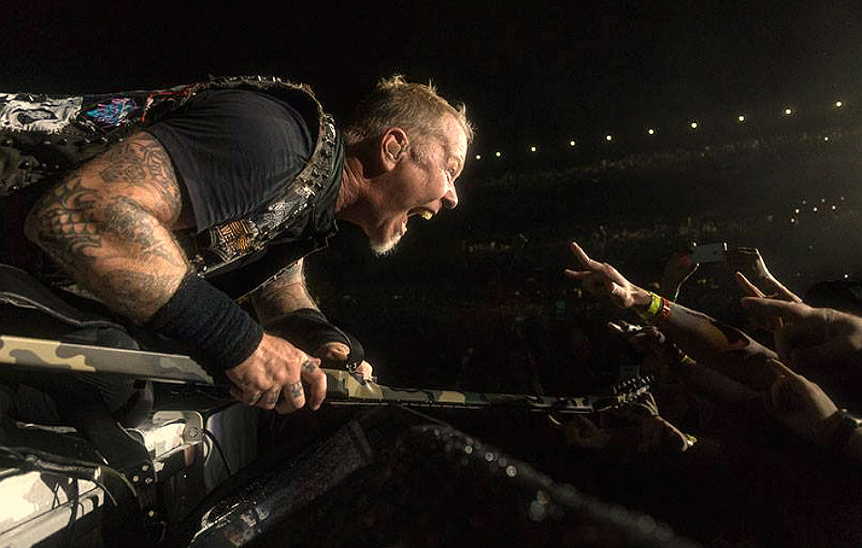 James Hetfield non è contento: «I Metallica non sono sacri, ma meritano rispetto»
