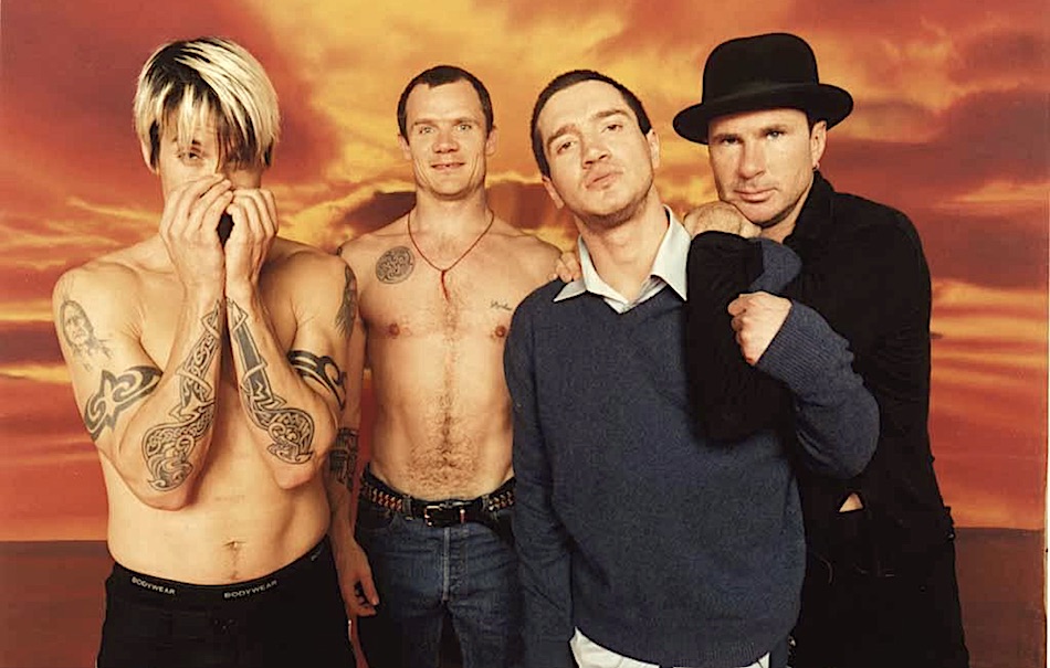 Guarda i Red Hot Chili Peppers sul palco con il loro primo batterista