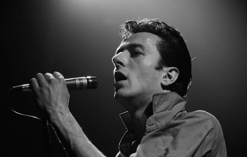 Joe Strummer, in anteprima il video di 'London is Burning' Rolling