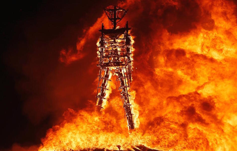 Burning Man: un uomo muore tra le fiamme alla cerimonia di chiusura