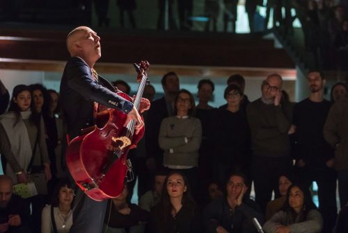 La performance di Erns Rejseger. Foto di Matteo De Fina