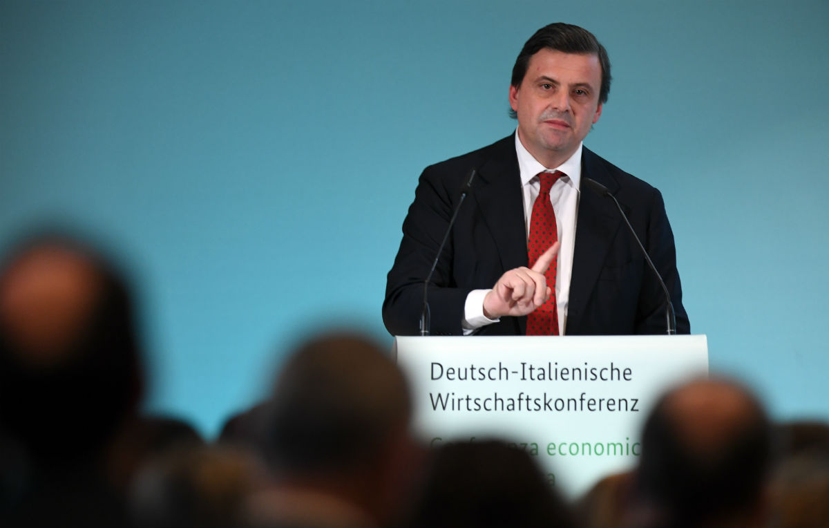 Il politico che usa meglio i social è Carlo Calenda