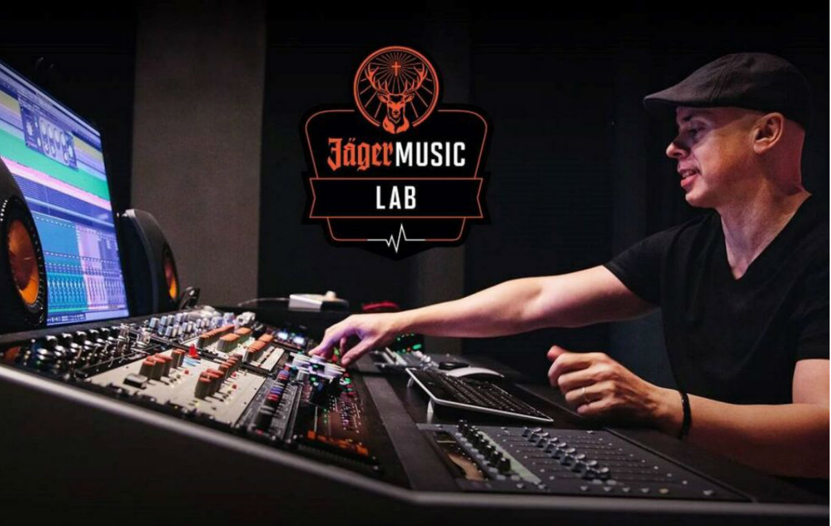 Luca Pretolesi, head mixing and mastering engineer dello Studio DMI lavorerà a stretto contatto con i dieci artisti selezionati per il progetto Jägermusic Lab - Foto Stampa