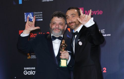 I Manetti Bros con il David per il miglior film. Foto IPA