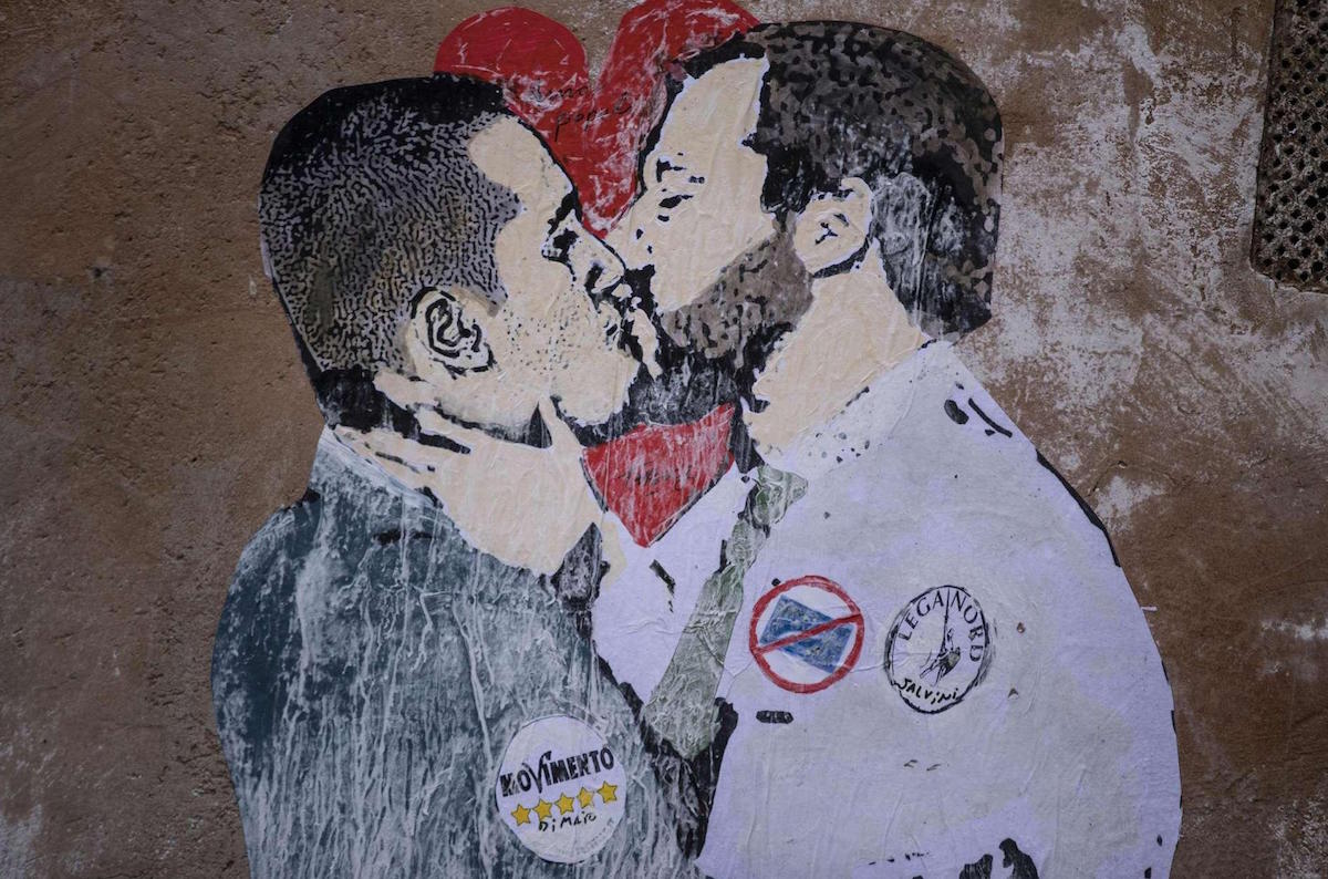 Il bacio tra Salvini e Di Maio era sotto gli occhi di tutti