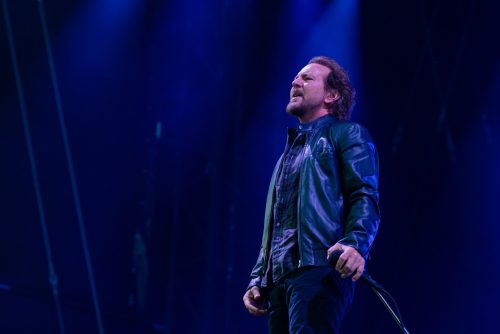 Eddie Vedder sul palco degli I-Days 2018 con i Pearl Jam. Credit: Laboratorio Studio.