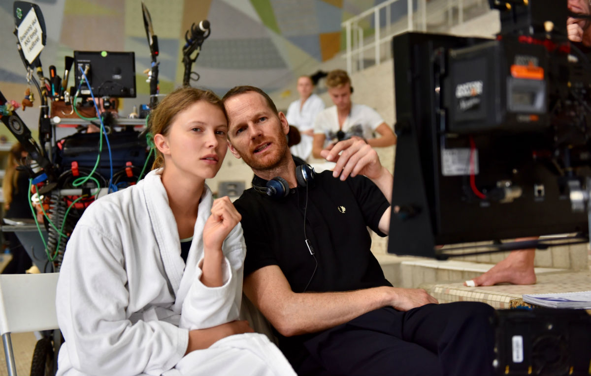 Joachim Trier e Eili Harboe sul set di 'Thelma'.