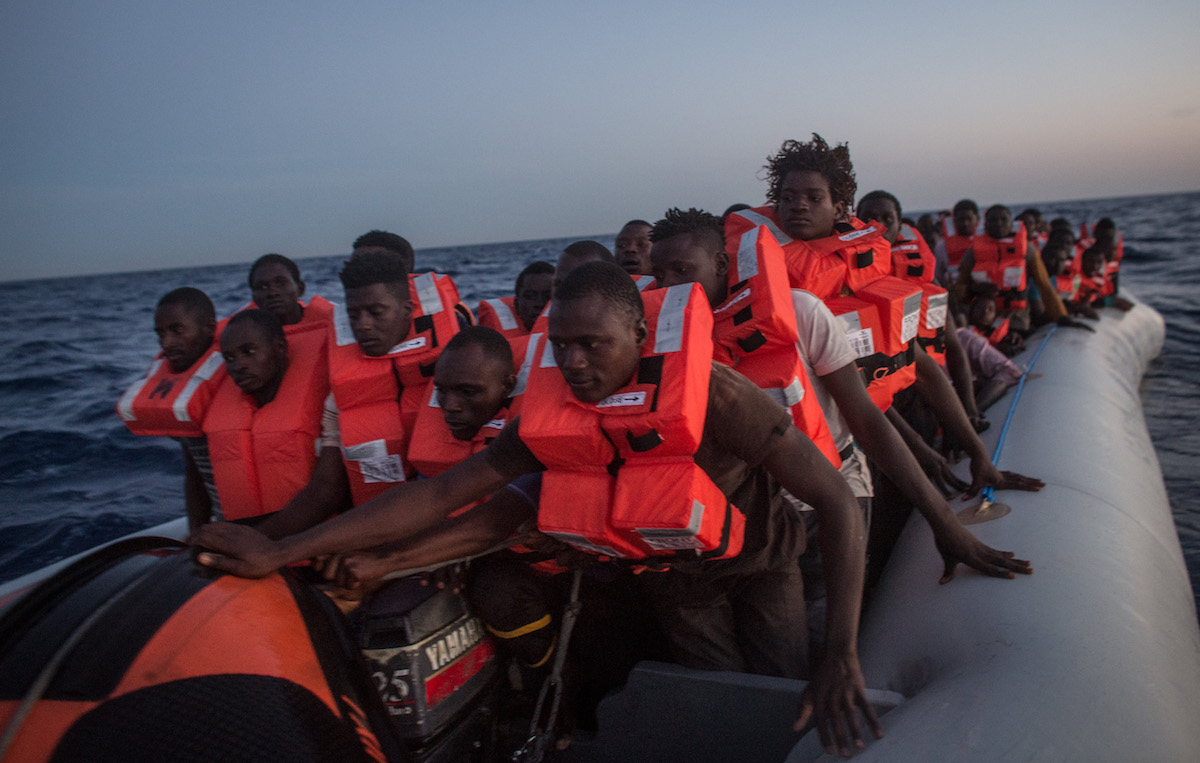 La nave italiana Asso 28 ha soccorso 108 migranti e li ha riportati in Libia