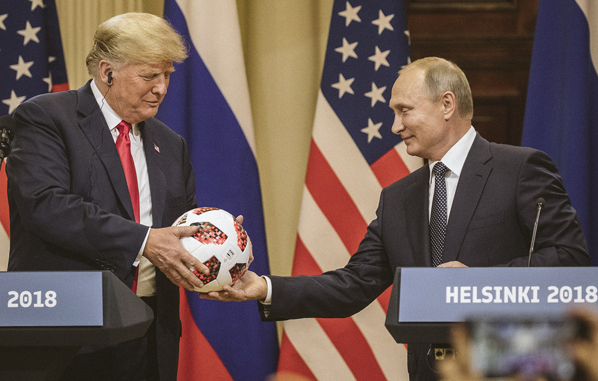 Trump-Putin, l’opera buffa di due venditori di fumo