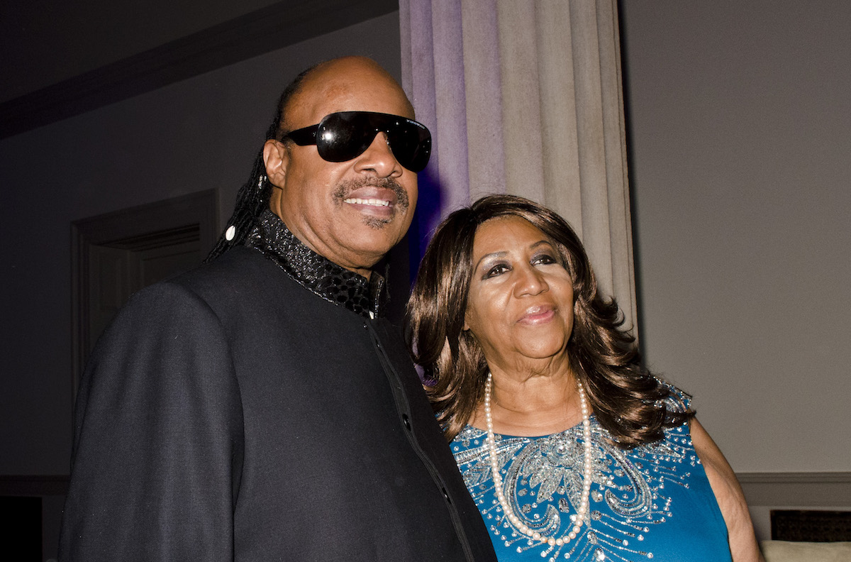 Aretha Franklin, ai funerali canterà anche Stevie Wonder mentre è caos sull’eredità