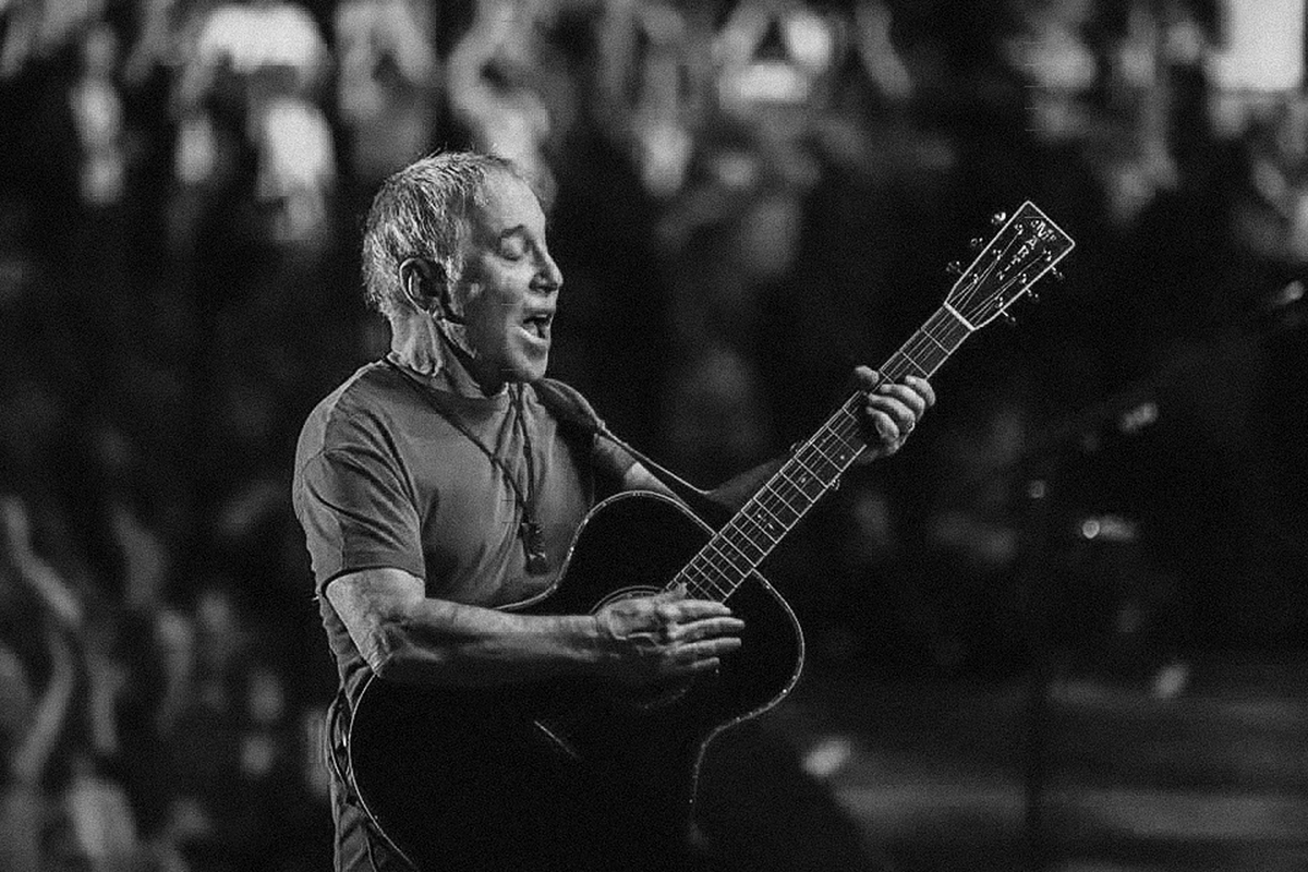 Paul Simon chiude il tour d’addio con un concerto memorabile a New York