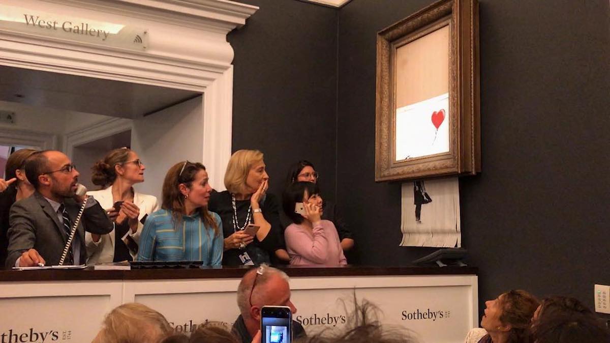 Un’opera di Banksy quotata 1 milione di sterline si autodistrugge dopo l’asta