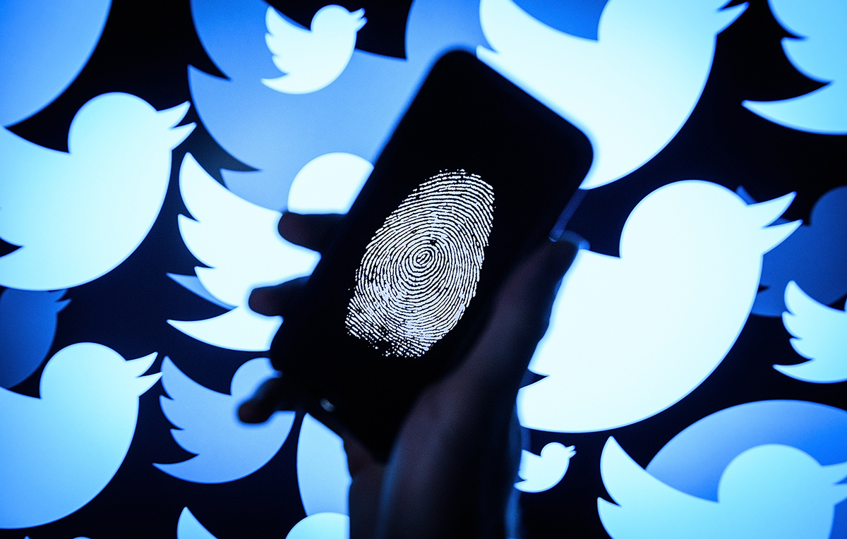 Cos’è stata la sospensione di massa degli ultimi giorni su Facebook e Twitter