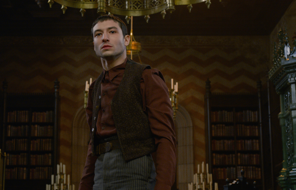 Ezra Miller nei panni di Credence in 'Animali Fantastici - I Crimini di Grindelwald'.