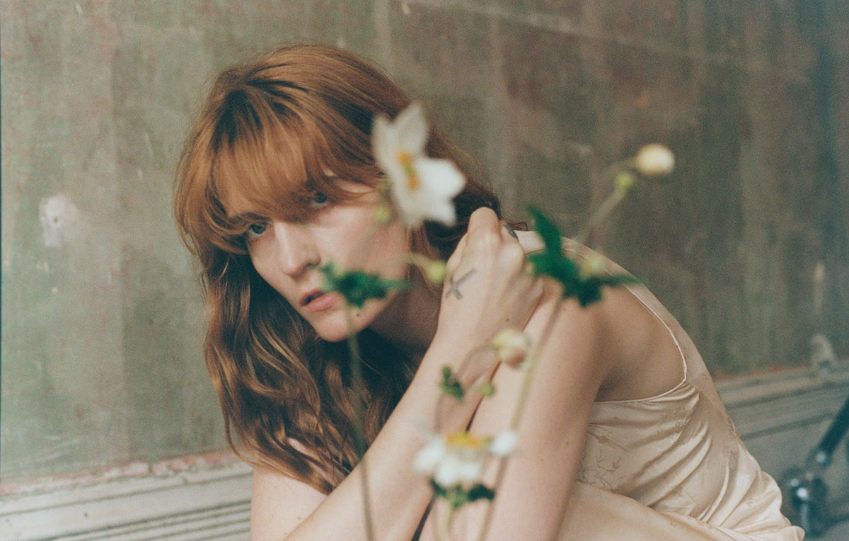 Florence and the Machine pubblica un nuovo brano per i fan: «Mi mancate tanto»