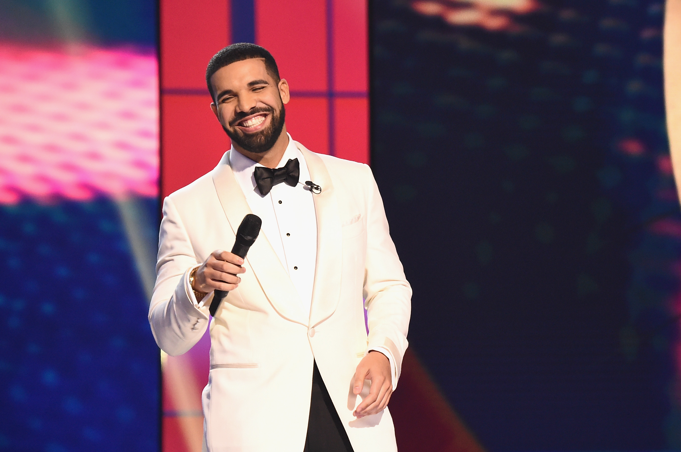 Drake ha lasciato “20mila dollari di mancia” da McDonald’s