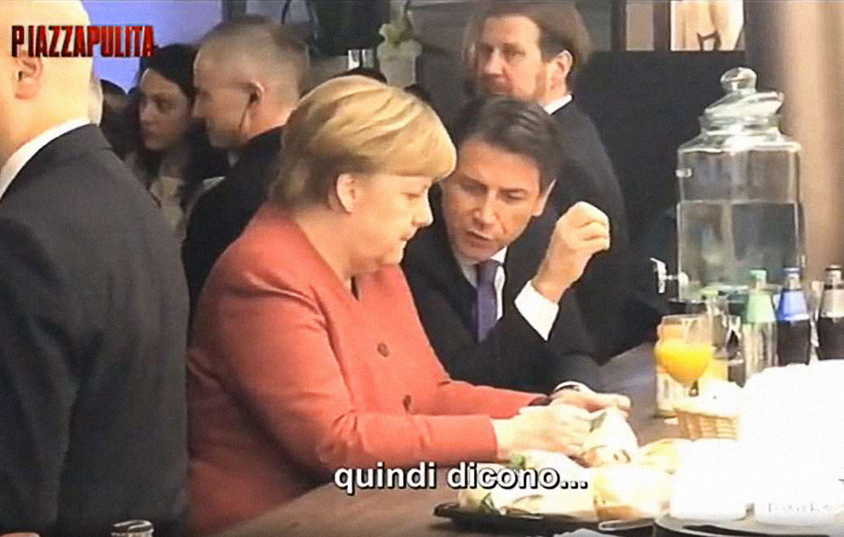 Le comiche del premierino: Conte fa il figo con la Merkel, si incazzano tutti
