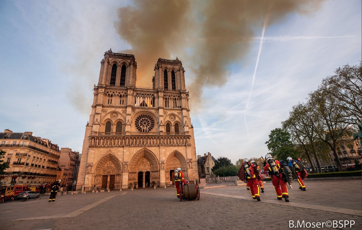 L’incendo di Notre-Dame è stato spento