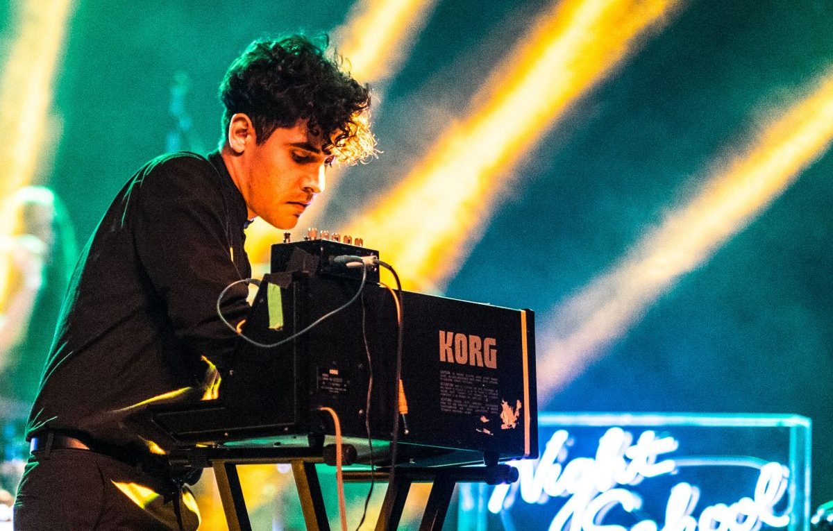 Neon Indian prima fa i tour, poi i dischi