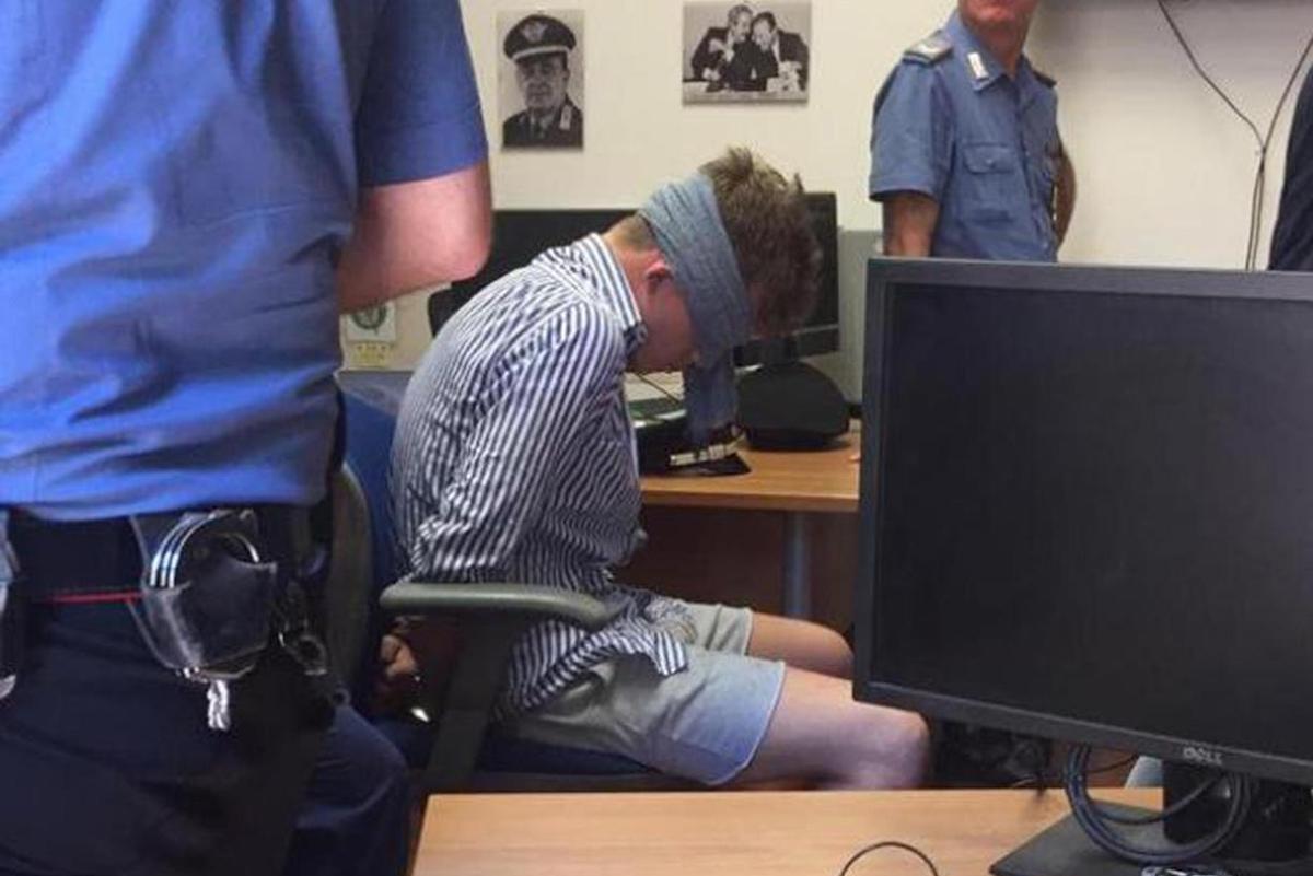Carabiniere ucciso: chi è l’agente che ha bendato il ragazzo arrestato