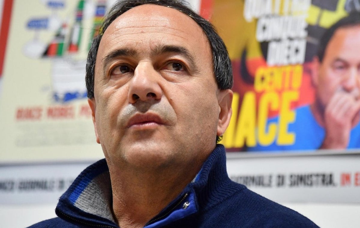 L’ex sindaco di Riace Mimmo Lucano è stato condannato a 13 anni di carcere