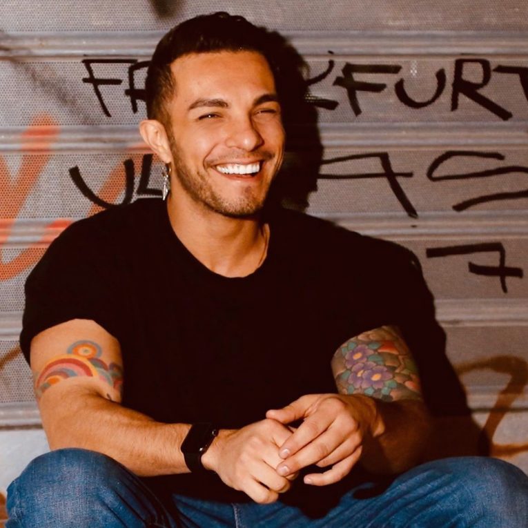 Marco Carta. Foto via Facebook ufficiale