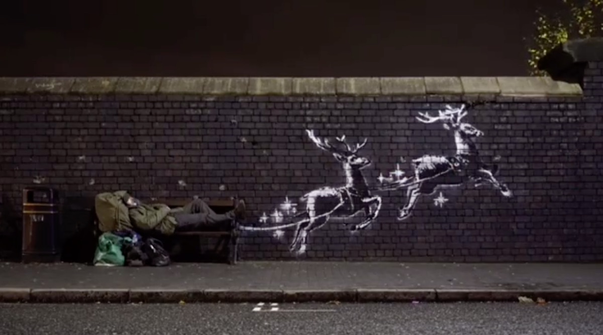 A Birmingham c’è una nuova installazione di Banksy a tema natalizio