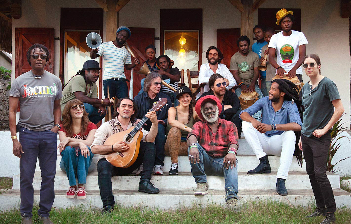 Riti voodoo e rum sputato in faccia: la storia del disco di Jackson Browne su Haiti