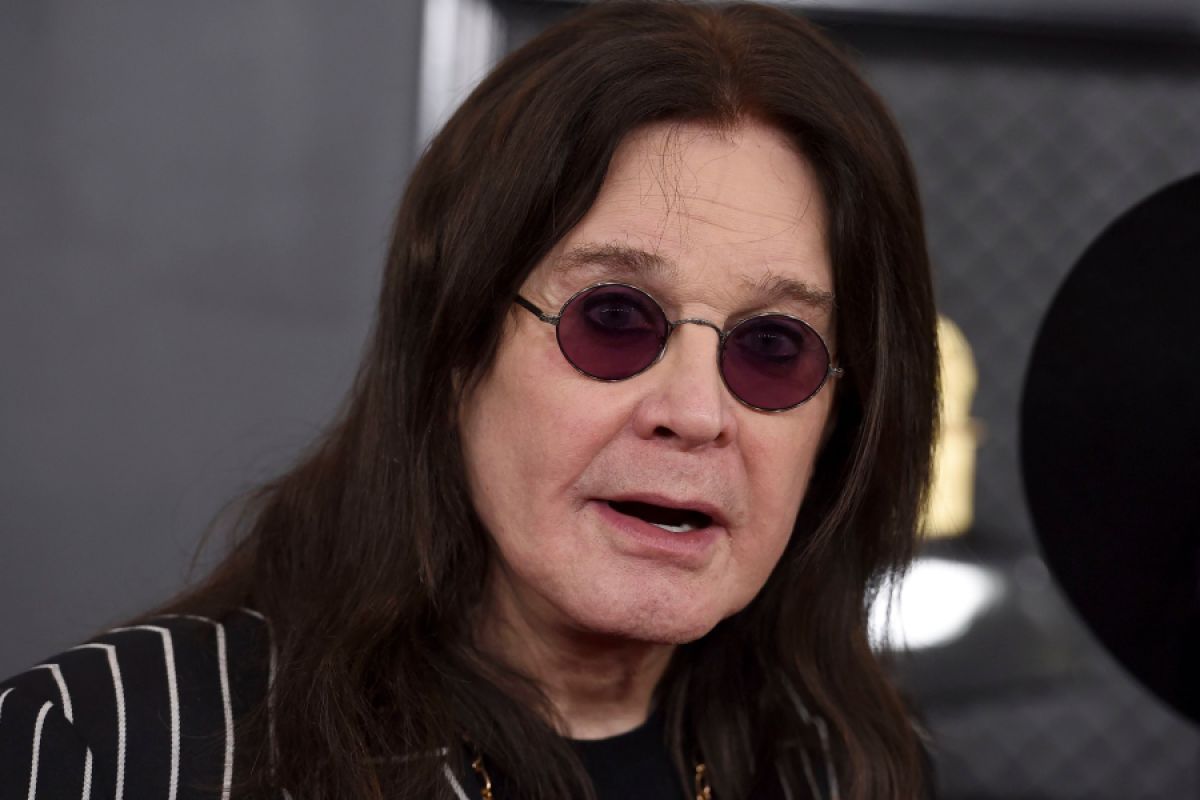 Ozzy Osbourne ha cancellato il suo prossimo tour per farsi curare