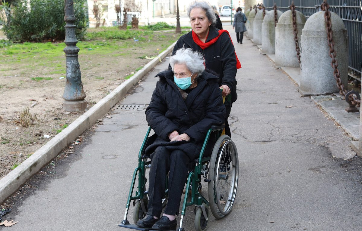 Incredibile: a Madrid morti più di 4mila anziani nelle case di riposo