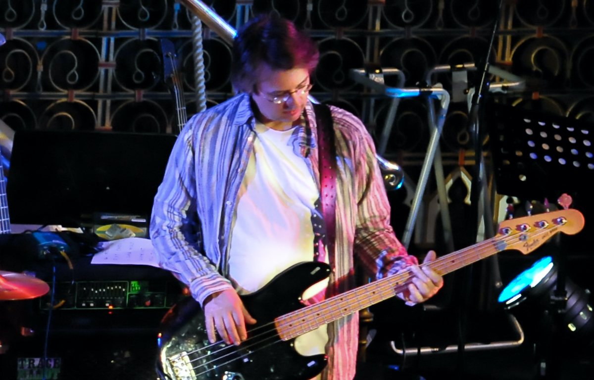 Coronavirus: è morto Matthew Seligman, il bassista dei Soft Boys che suonò per Bowie