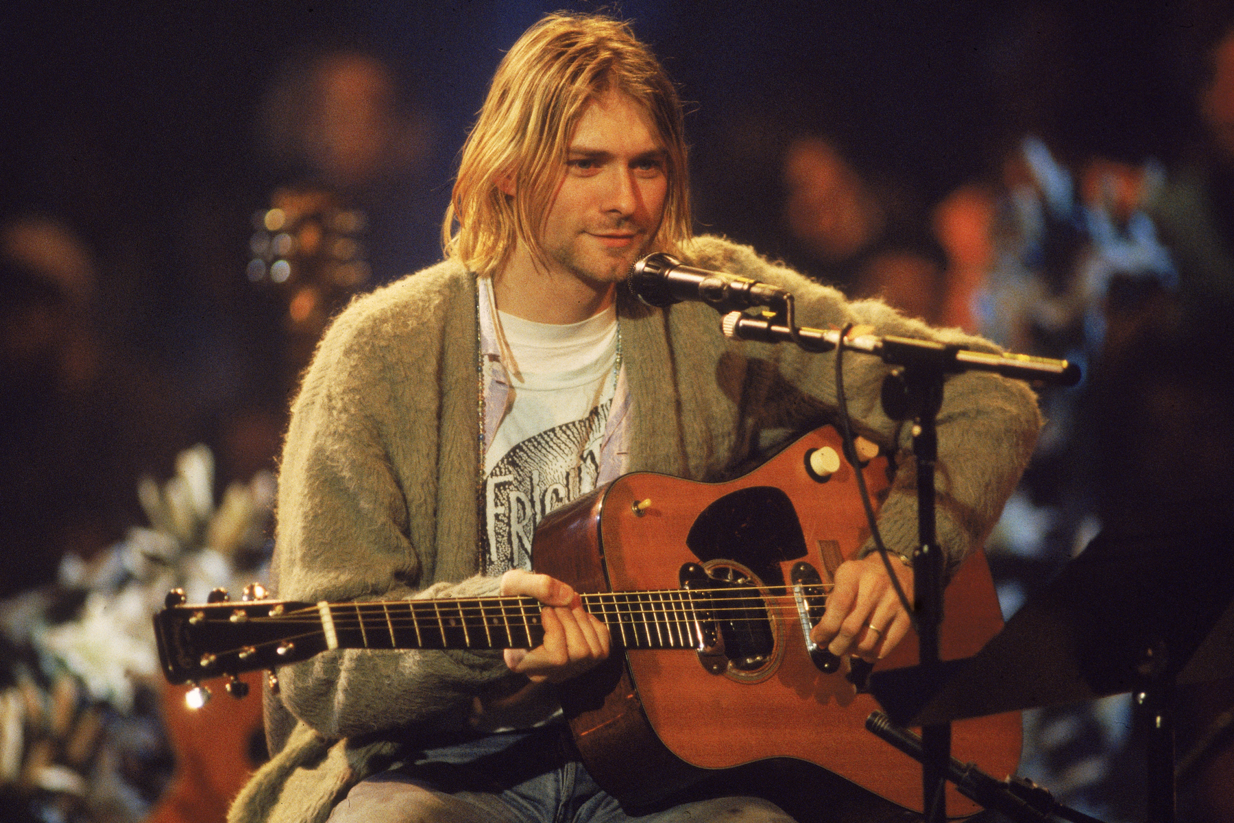 Avete un milione di euro? Potete comprare la chitarra che Cobain suonò all’Unplugged