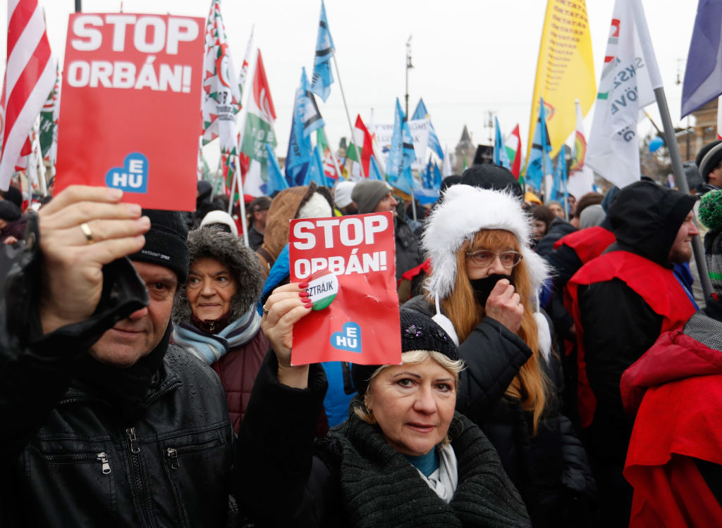 Il presidente ungherese Orban ha annunciato un referendum sulla sua legge anti-LGBT