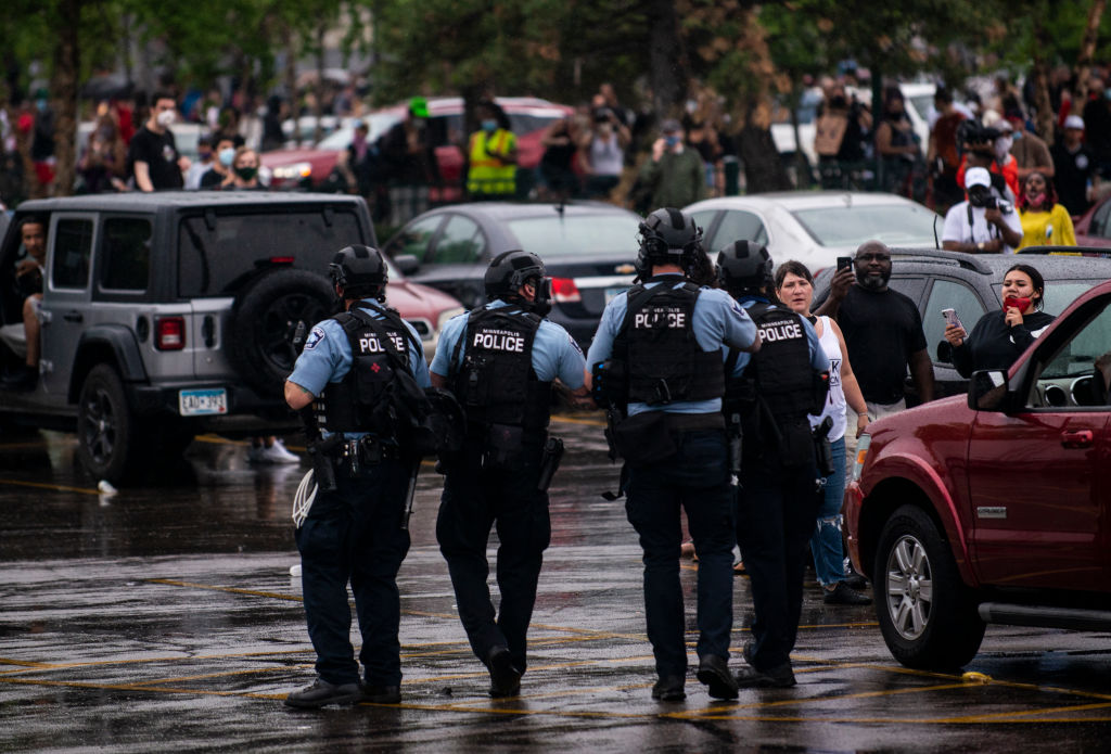 Il nuovo trucco della polizia americana per non farsi riprendere quando commette violenze