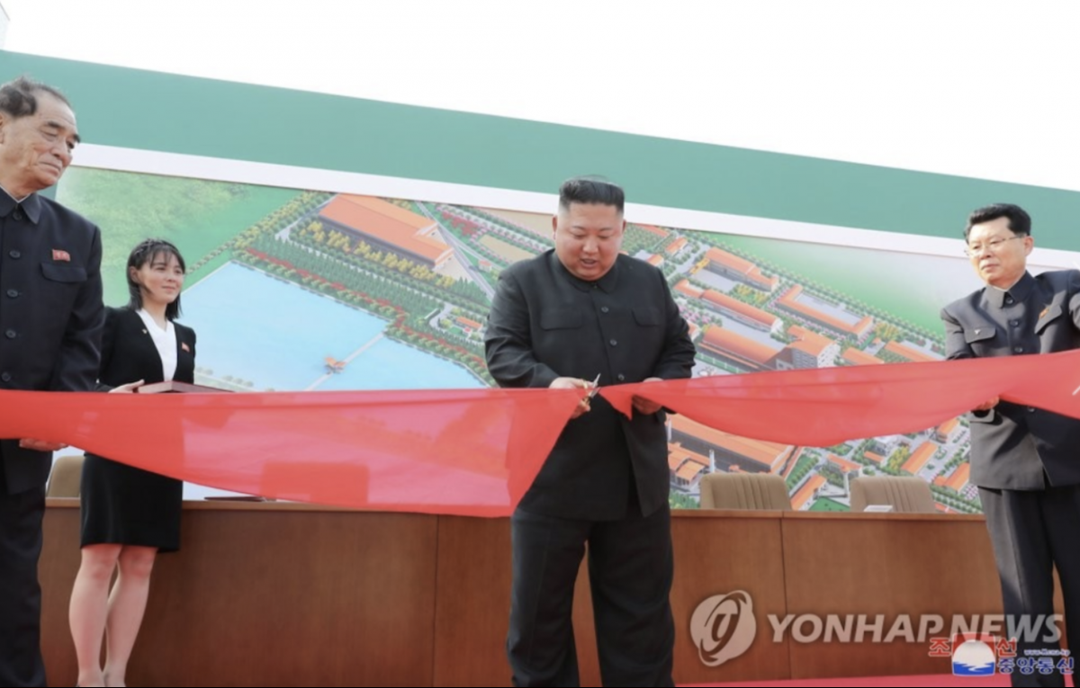 Kim Jong-un riappare in pubblico dopo 20 giorni