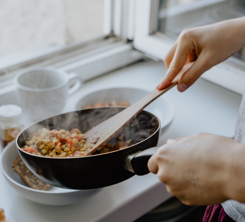 Ecco perché in quarantena non abbiamo fatto altro che cucinare