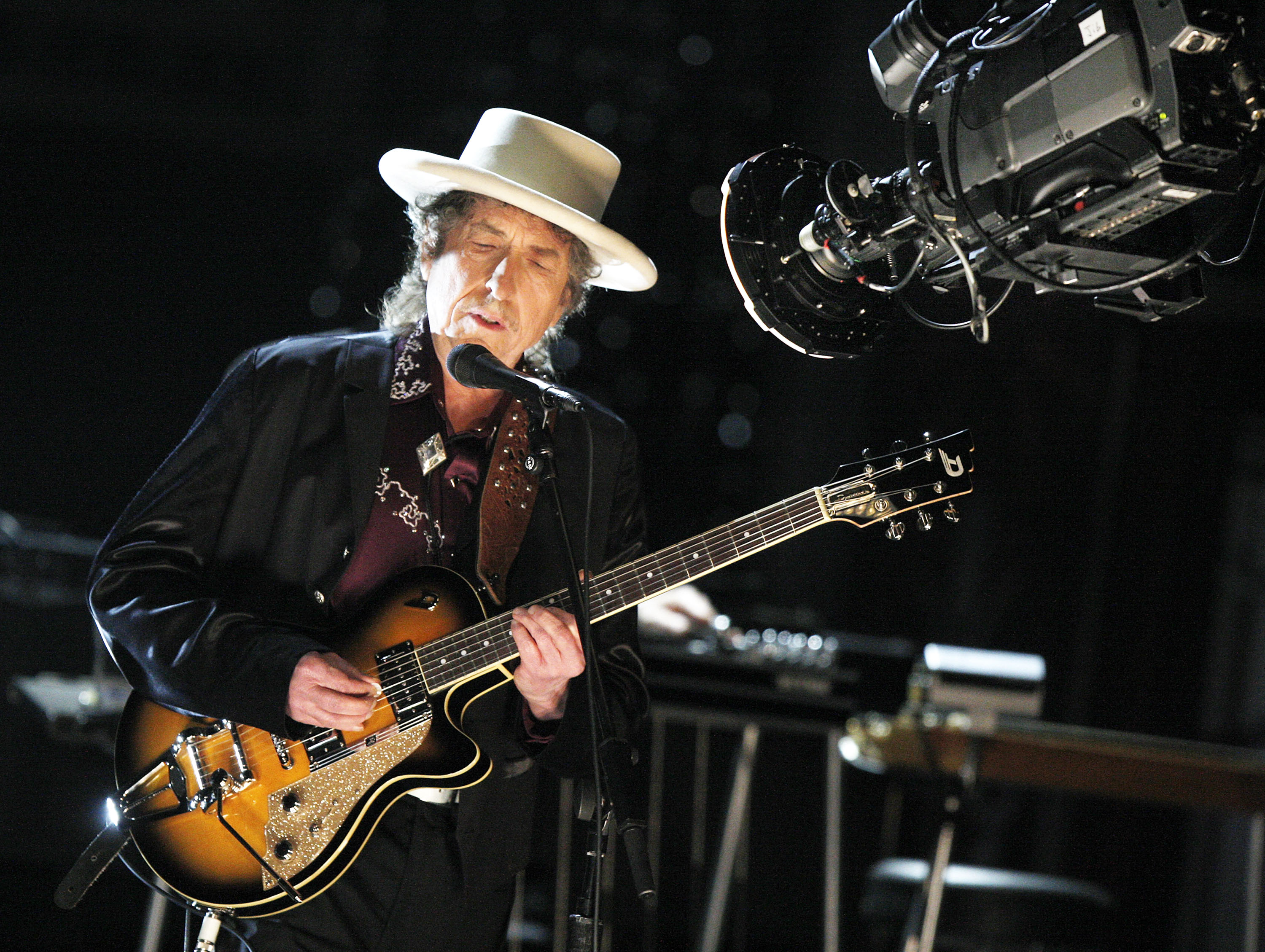 Bob Dylan contempla la vita, la morte e l’America in ‘Rough and Rowdy Ways’