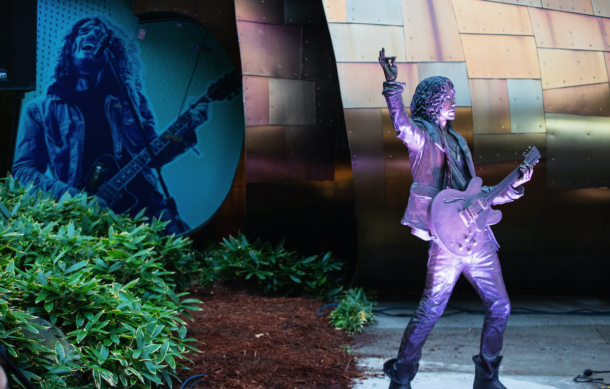 È stata vandalizzata la statua di Chris Cornell a Seattle