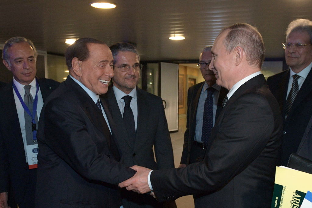 Putin ha inviato a Berlusconi il vaccino russo contro il coronavirus
