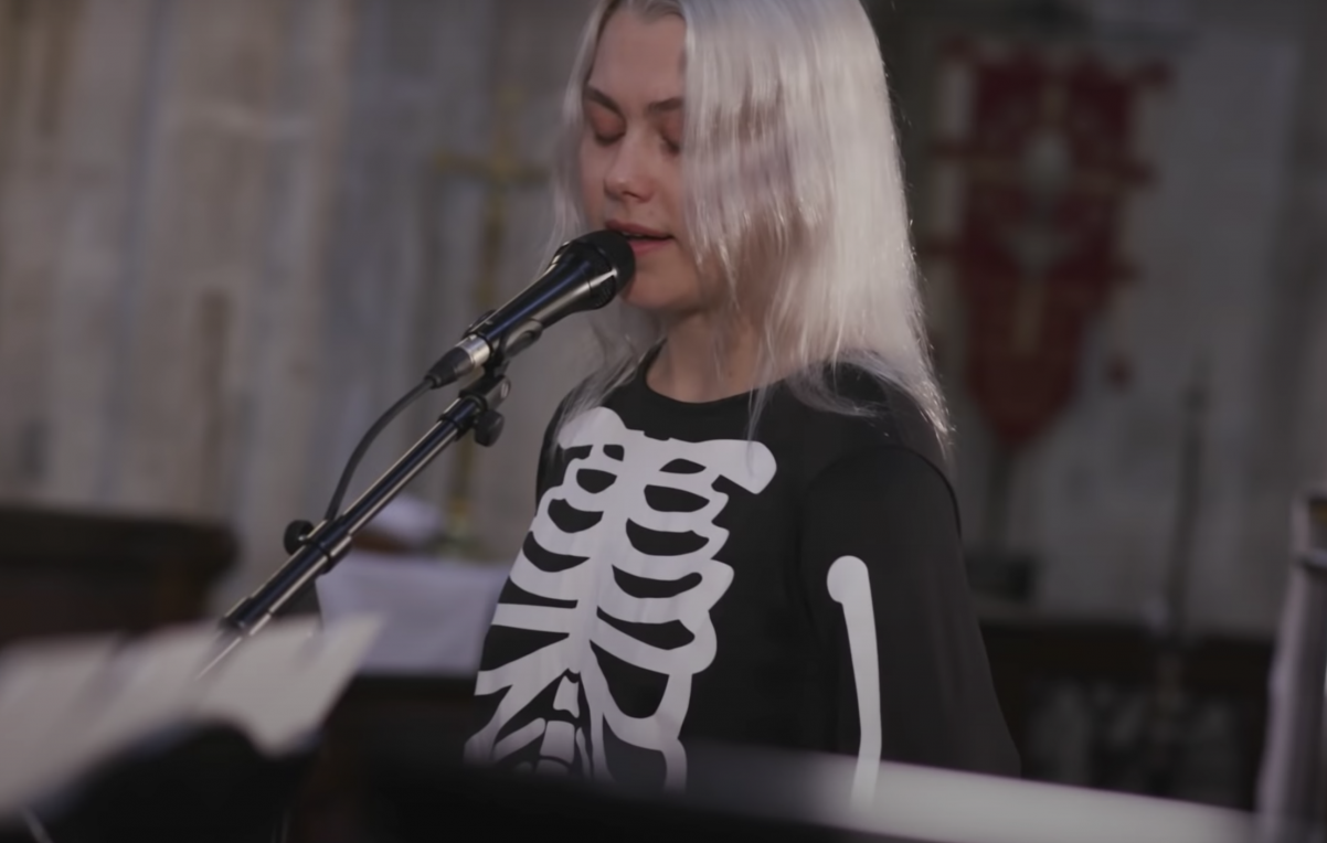 Phoebe Bridgers canta i Radiohead: ascolta la sua versione di ‘Fake Plastic Trees’