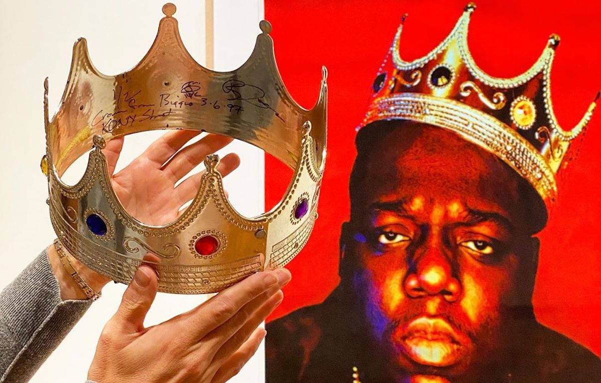 La corona di plastica di Notorious B.I.G. è stata venduta per mezzo milione di euro