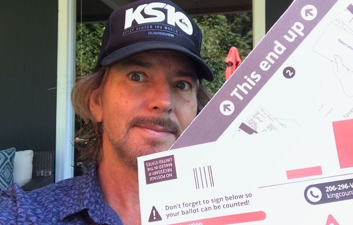 Eddie Vedder ha aperto un profilo Instagram per invitare a votare per corrispondenza