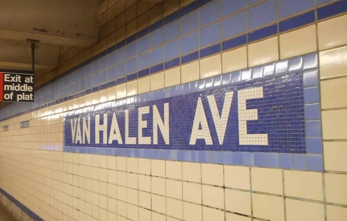 A New York hanno cambiato il nome di una stazione della metro in Van Halen Ave